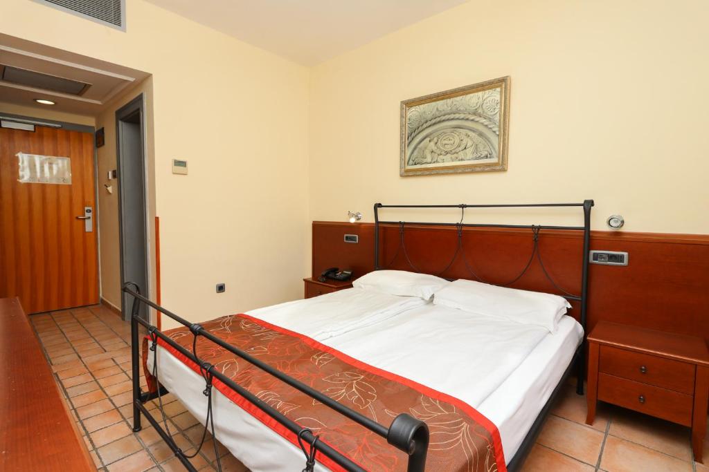 Двухместный (Стандартный двухместный номер с 1 кроватью) отеля Hotel Splendido, Котор