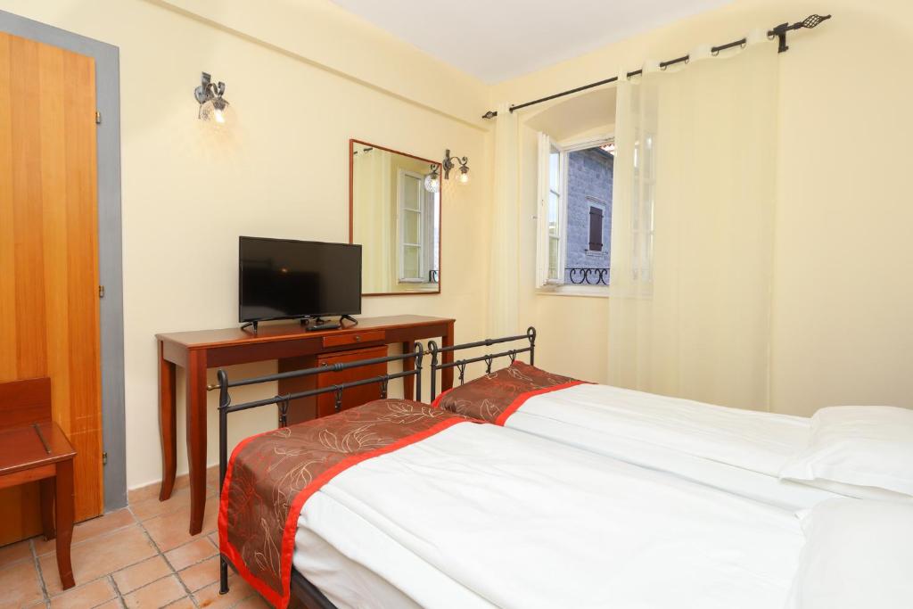 Двухместный (Стандартный двухместный номер с 2 отдельными кроватями) отеля Hotel Splendido, Котор