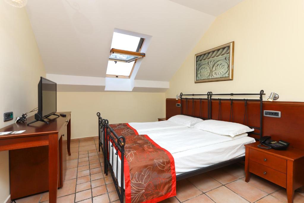 Двухместный (Двухместный номер с 2 отдельными кроватями) отеля Hotel Splendido, Котор