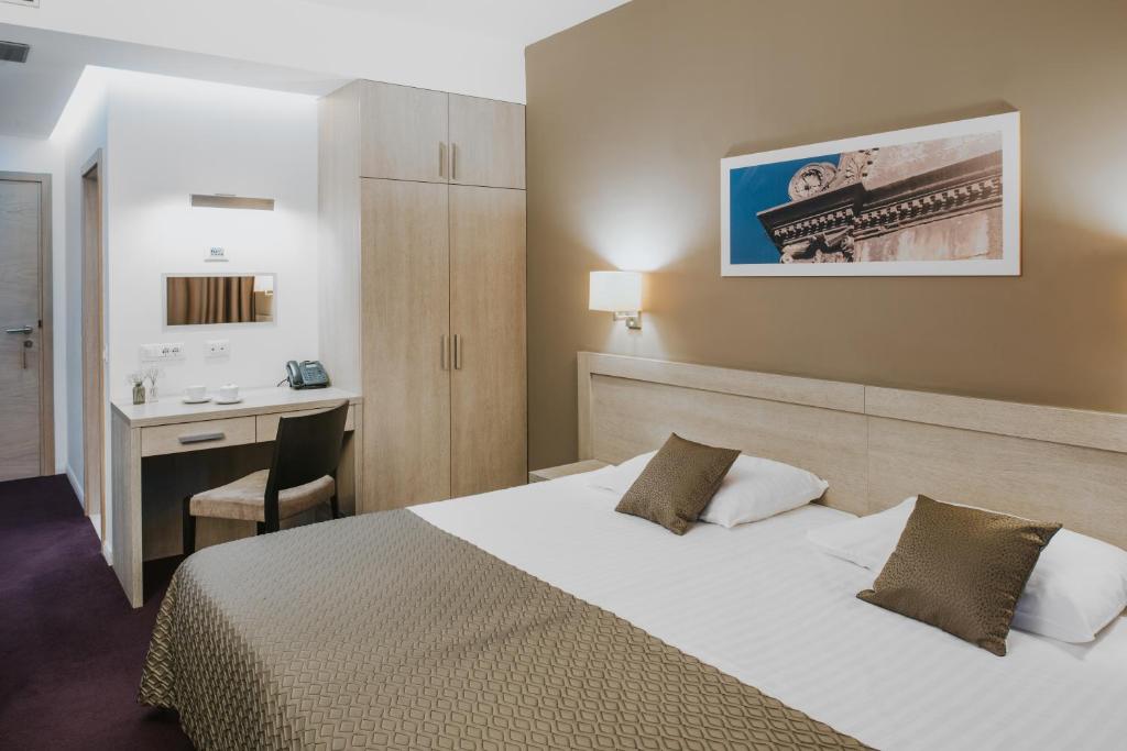 Двухместный (Двухместный номер с 1 кроватью или 2 отдельными кроватями и видом на море) отеля Hotel Adria, Дубровник