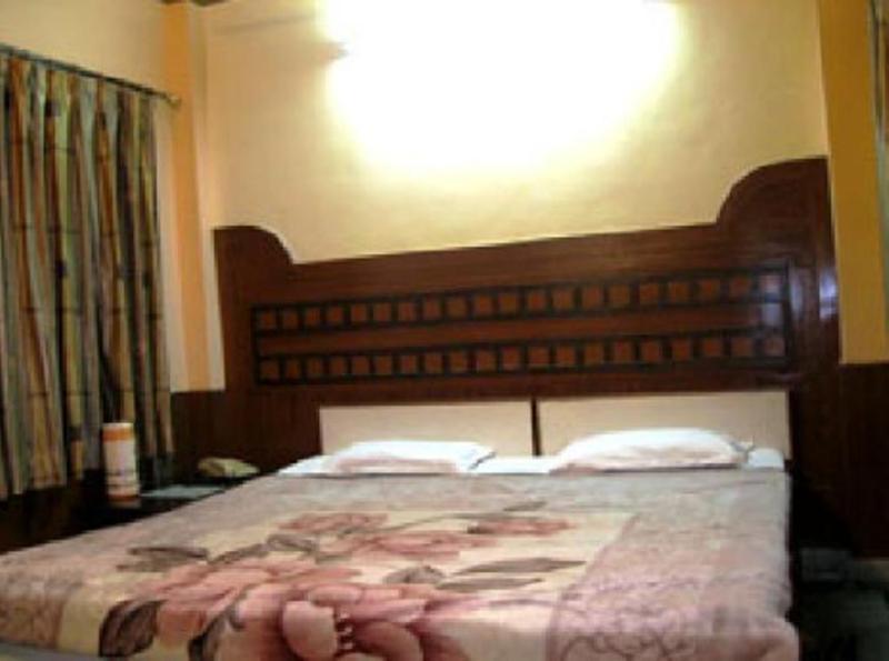 Двухместный (Стандартный двухместный номер с 1 кроватью и вентилятором) отеля Hotel Ajay International, Агра