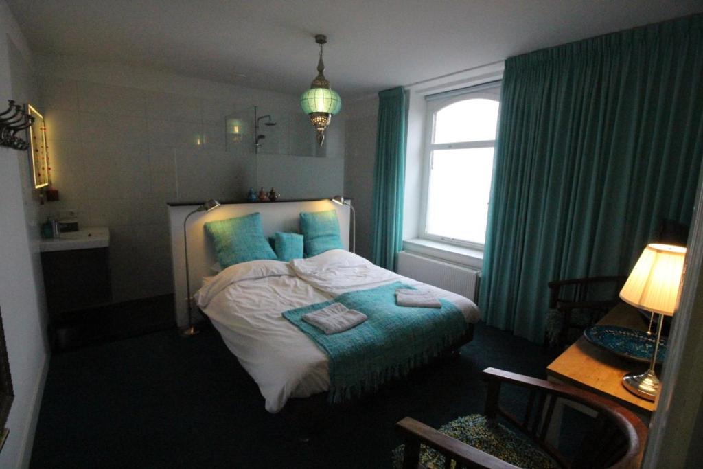 Двухместный (Двухместный номер с 1 кроватью и ванной комнатой с душевой кабиной) отеля Villa Wambacherbos, Венло