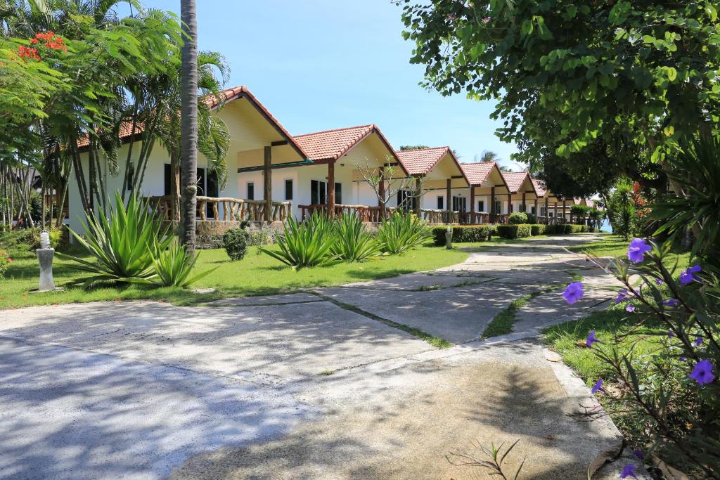 Номер (Бунгало Делюкс), Курортный отель Shangrilah Bungalow