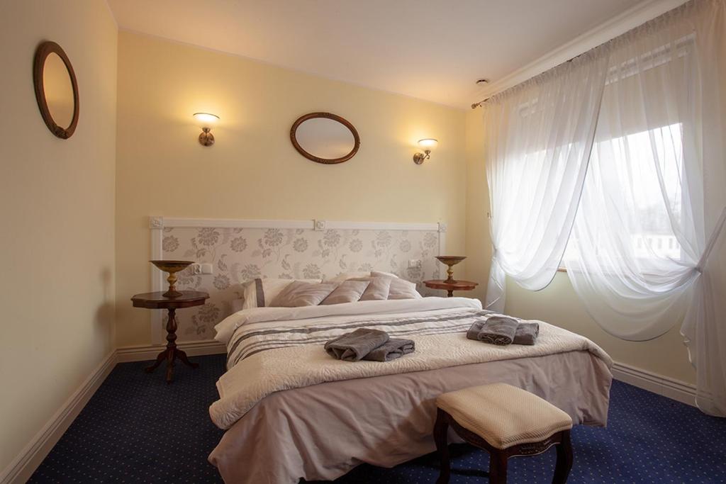 Двухместный (Двухместный номер Делюкс с 1 кроватью и ванной) апарт-отеля Napoleoński, Легница