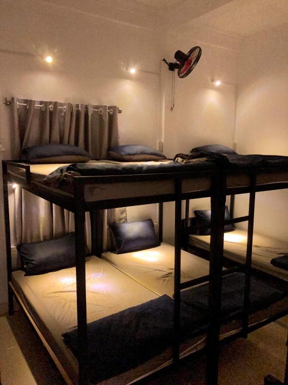 Номер (Спальное место на двухъярусной кровати в общем номере для мужчин и женщин) хостела Friendly House Hostel, Хюэ