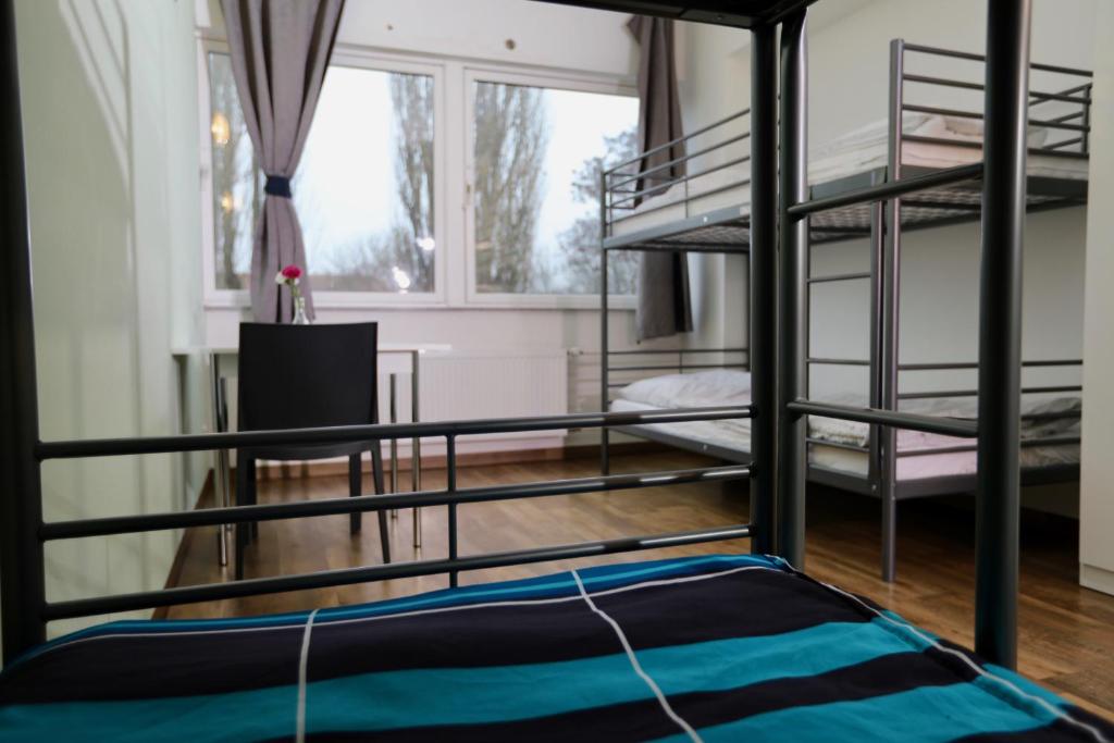 Номер (Кровать в общем 4-местном номере 8) хостела K&M Hostel, Гамбург