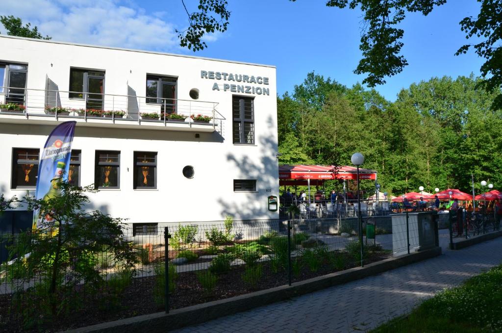 Restaurace a penzion Zděná Bouda, Градец-Кралове