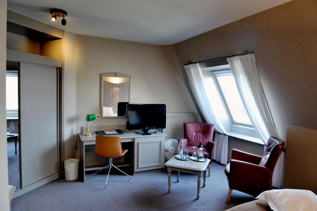 Двухместный (Большой двухместный номер с террасой) отеля Hotel Binnenhof, Кнокке-Хейст