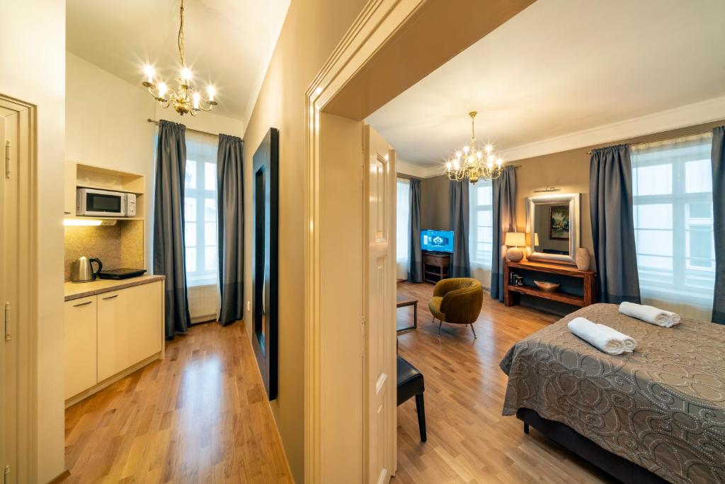 Апартаменты (Special offer: Studio Apartment with e-Scooters or Bike Tours), Old Town - Aparthotel Michalska