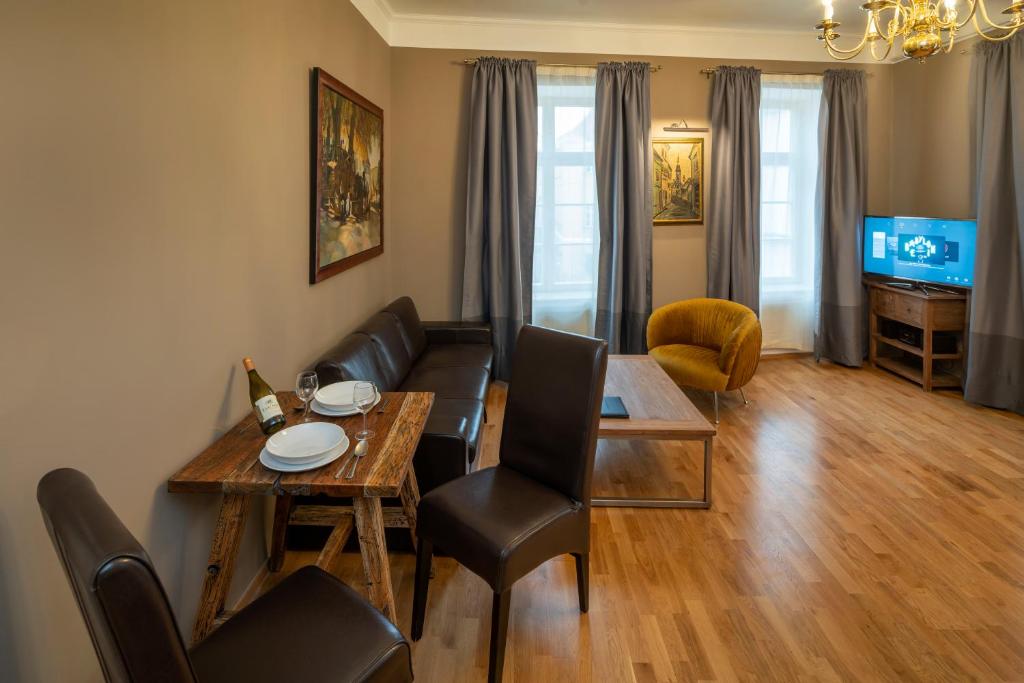 Апартаменты (Special offer: Studio Apartment with e-Scooters or Bike Tours), Old Town - Aparthotel Michalska