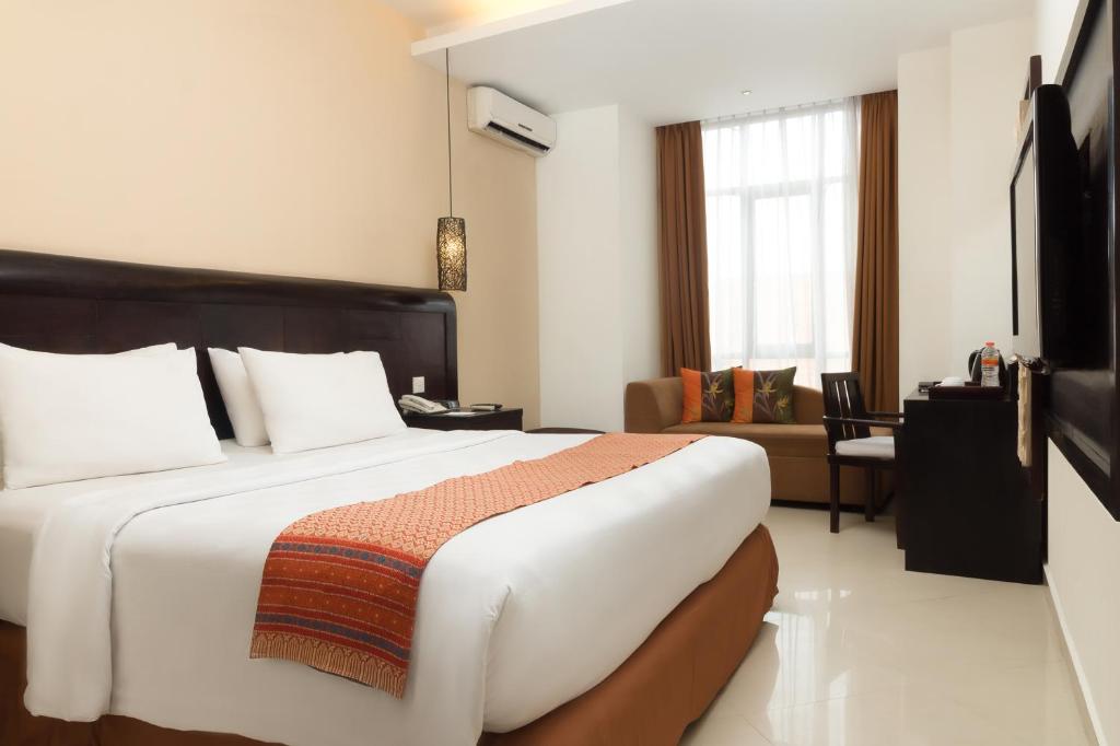 Двухместный (Улучшенный двухместный номер с 1 кроватью или 2 отдельными кроватями) курортного отеля Best Western Resort Kuta, Кута