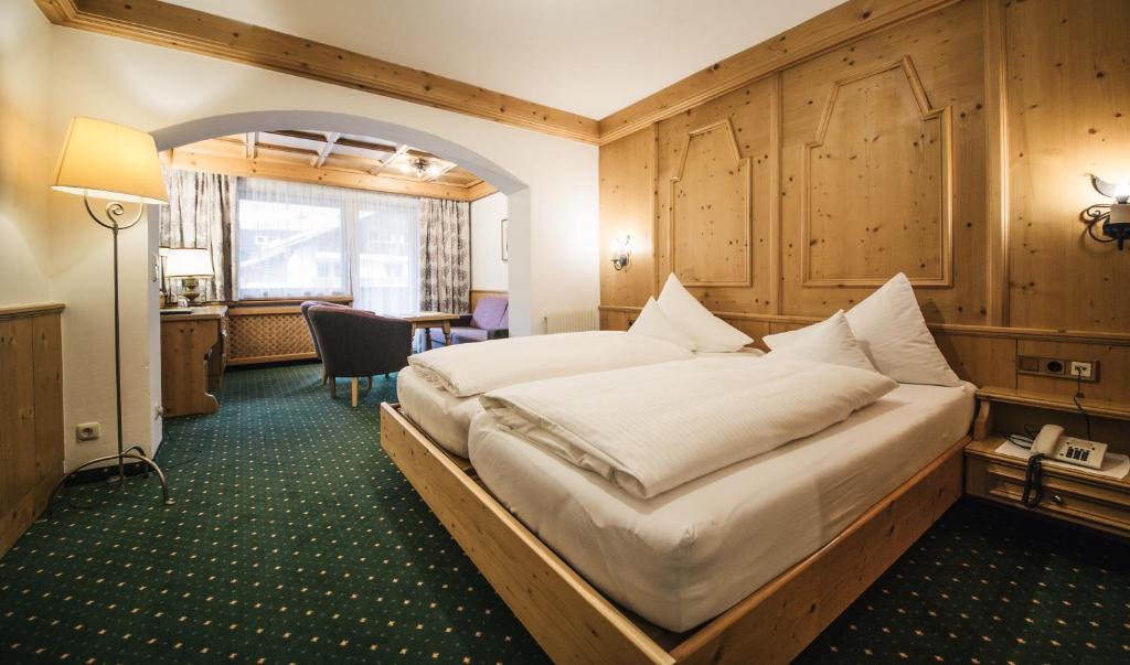 Двухместный (Двухместный номер Делюкс с 1 кроватью и балконом) отеля Hotel Grieshof, Санкт-Антон-ам-Арльберг