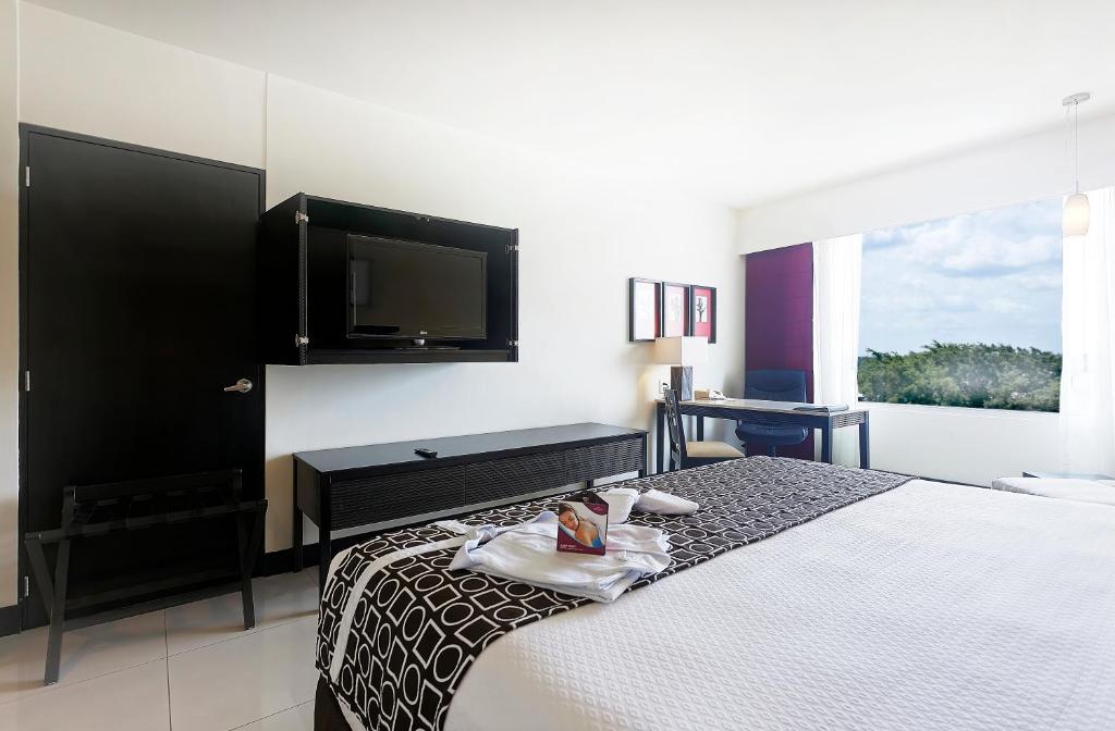 Двухместный (Номер с кроватью размера king-size – Подходит для гостей с ограниченными физическими возможностями) отеля Crowne Plaza Villahermosa, Вильяэрмоса