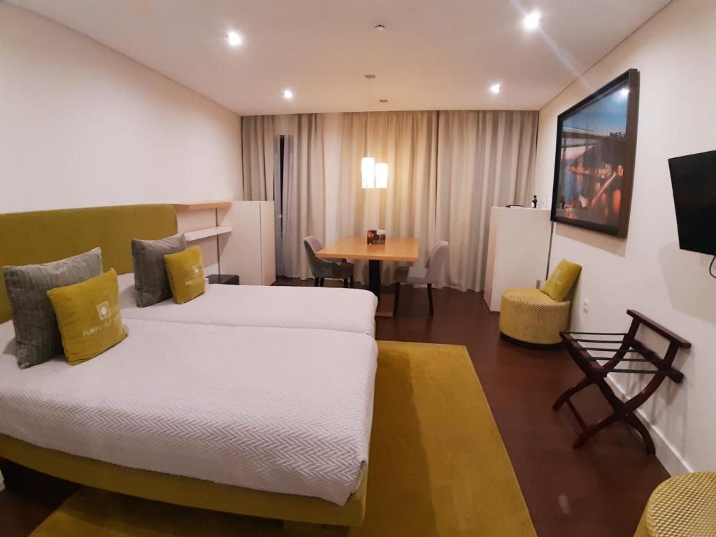 Двухместный (Улучшенный двухместный номер с 2 отдельными кроватями) апарт-отеля Porto Old Town – Tourism Apartments, Порту