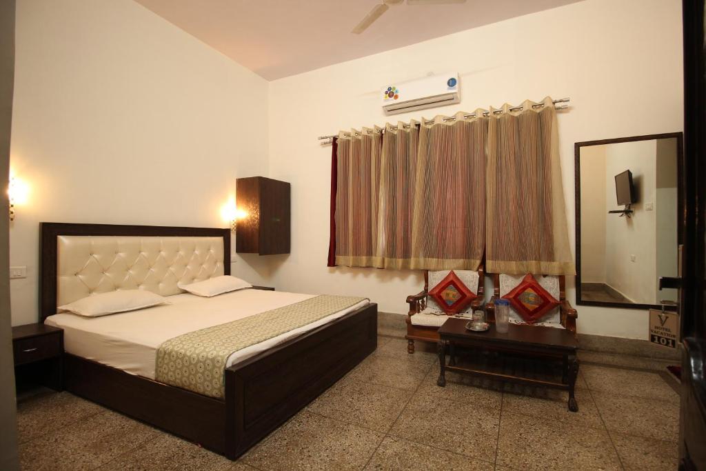 Двухместный (Номер Делюкс с кроватью размера «king-size») отеля Hotel Vacation, Джайпур
