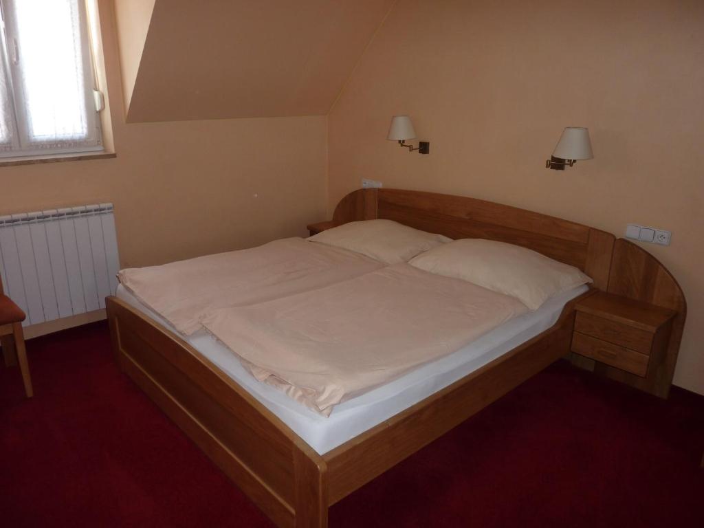 Двухместный (Двухместный номер с 1 кроватью или 2 отдельными кроватями) отеля Hotel & Restaurant Na Fryštátské, Карвина