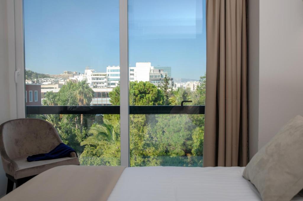 Двухместный (Улучшенный двухместный номер с 1 кроватью или 2 отдельными кроватями и видом на Акрополь) отеля B4B Athens 365, Афины