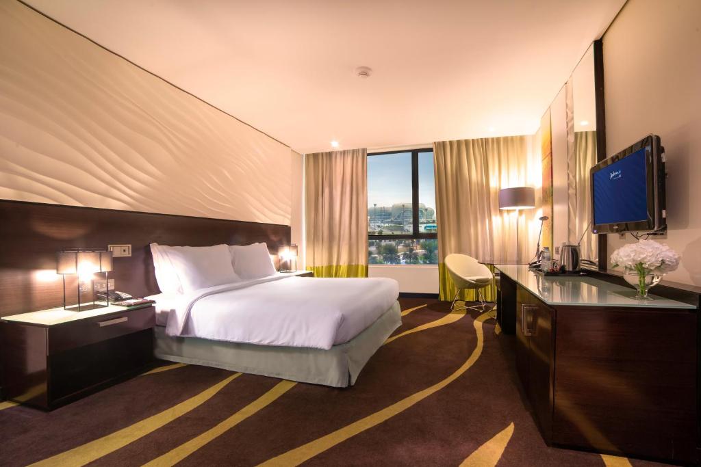 Двухместный (Стандартный номер с видом на пристань) отеля Radisson Blu Hotel, Abu Dhabi Yas Island, Абу-Даби