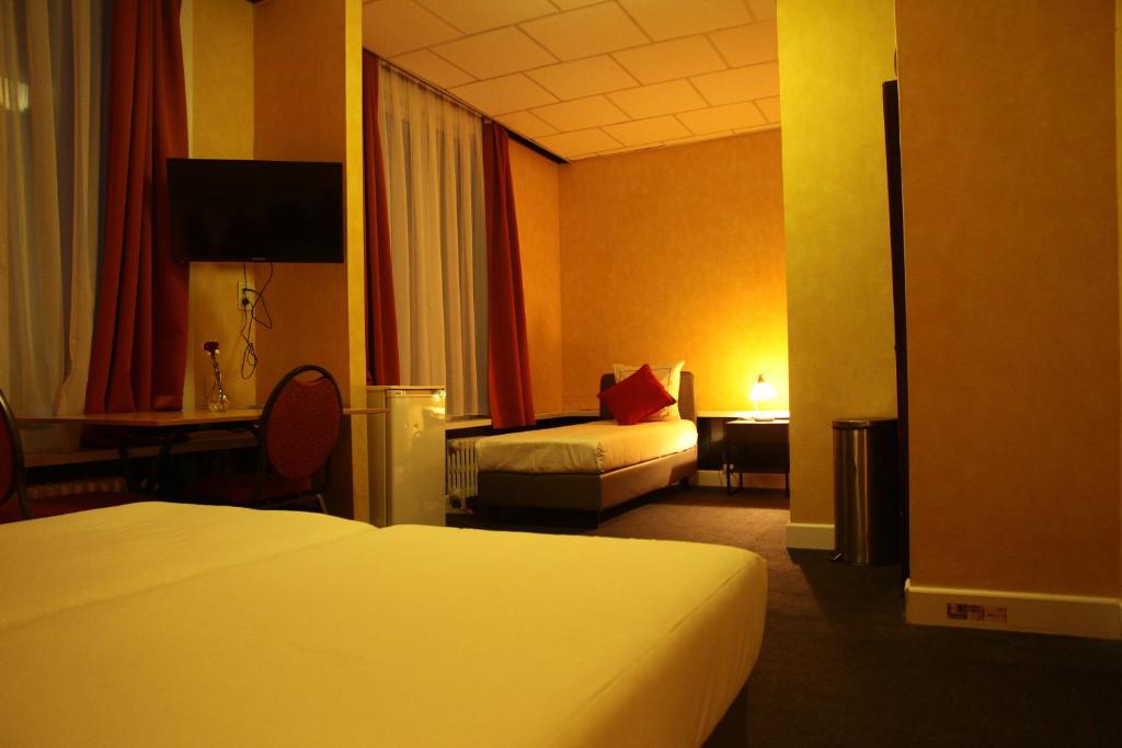 Трехместный (Трехместный номер) отеля Hotel De Spiegel, Антверпен
