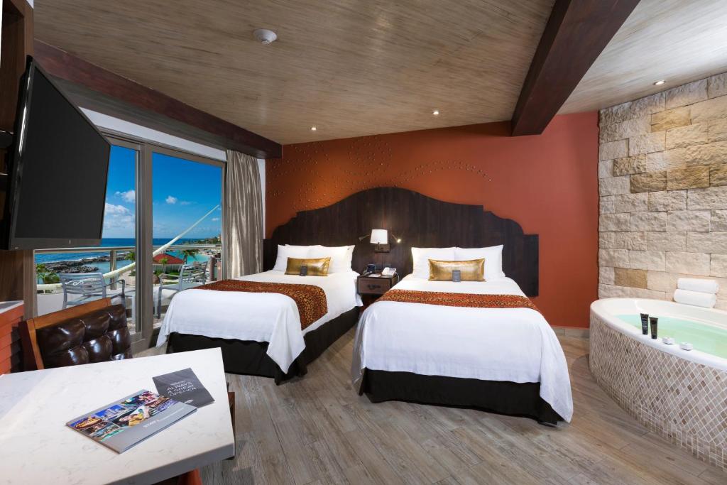 Двухместный (Номер Делюкс «Платина» с частичным видом на океан) курортного отеля Hard Rock Hotel Riviera Maya - Hacienda All Inclusive, Пуэрто-Авентурас
