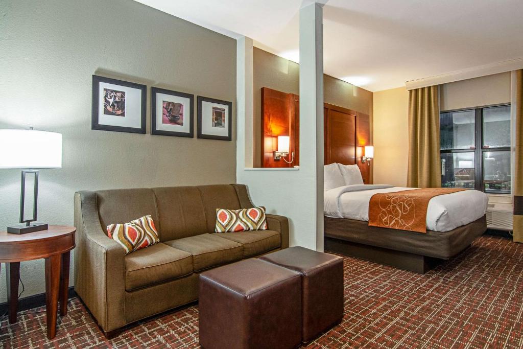 Сьюит (Люкс с кроватью размера «king-size» - Для некурящих) отеля Comfort Suites NW Dallas Near Love Field, Даллас
