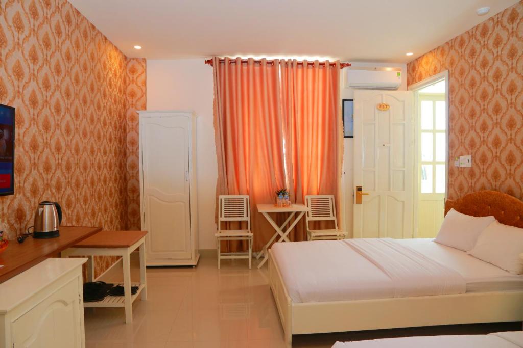 Двухместный (Бюджетный двухместный номер с 1 кроватью или 2 отдельными кроватями) отеля Hotel Royal, Туихоа