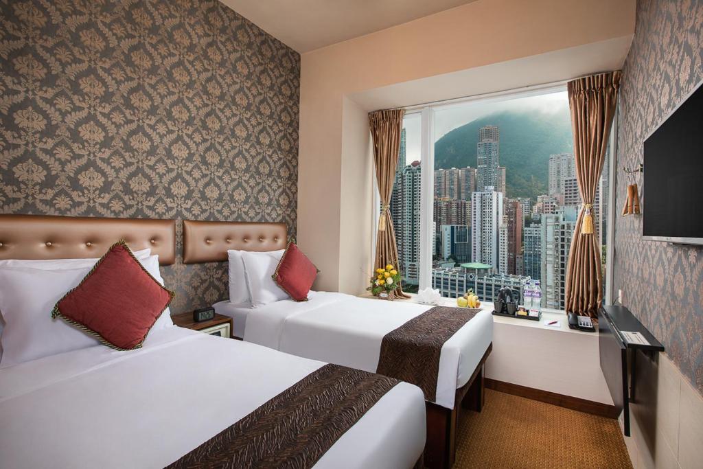 Двухместный (Улучшенный номер с видом на горы) отеля Ramada Hong Kong Harbour View, Гонконг (город)