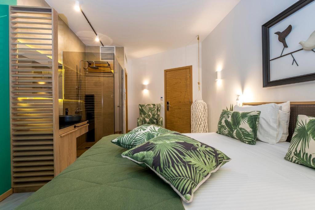 Студио (Улучшенный двухместный номер с 1 кроватью или 2 отдельными кроватями (1 этаж)) апарт-отеля Kalamaki Luxury Suites, Каламаки (Крит)