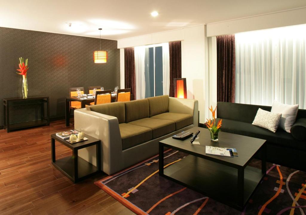 Сьюит (Люкс с 1 спальней) отеля Radisson Suites Bangkok Sukhumvit, Бангкок