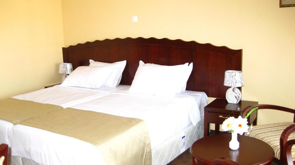 Двухместный (Стандартный двухместный номер с 1 кроватью или 2 отдельными кроватями и балконом) отеля Vineyards Hotel, Ахелой