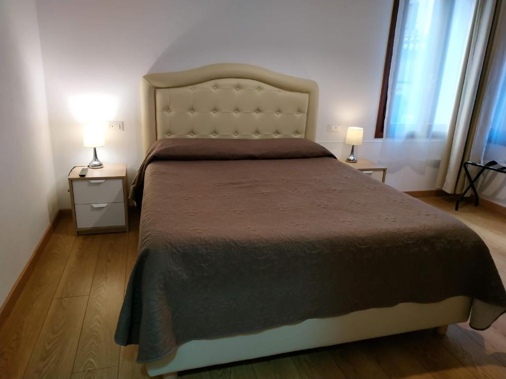 Двухместный (Двухместный номер Делюкс с 1 кроватью и душем) гостевого дома San Polo Star, Венеция