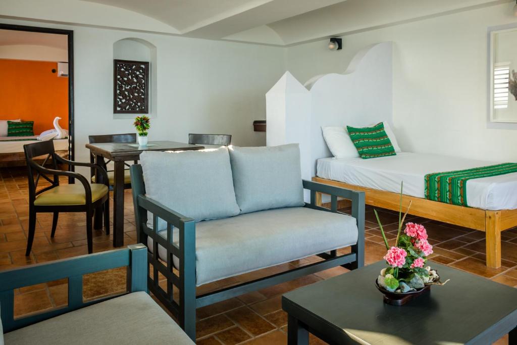 Двухместный (Классический двухместный номер с 1 кроватью и видом на море) отеля Caleta Tankah, Тулум