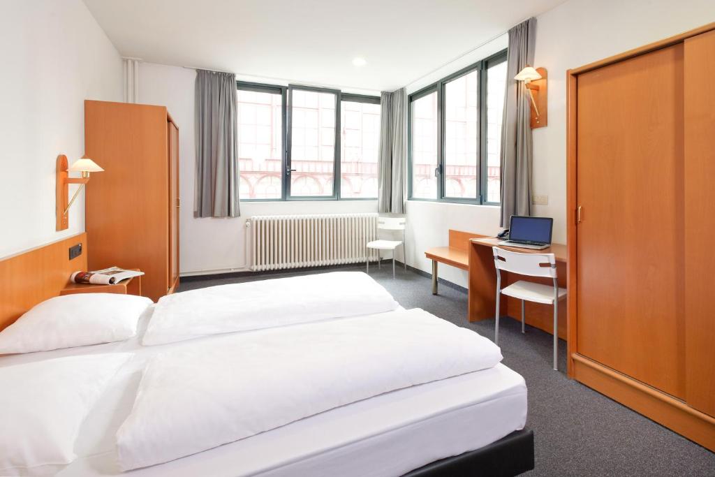 Двухместный (Номер «Комфорт» с 2 отдельными кроватями) отеля Century Hotel Antwerpen Centrum, Антверпен