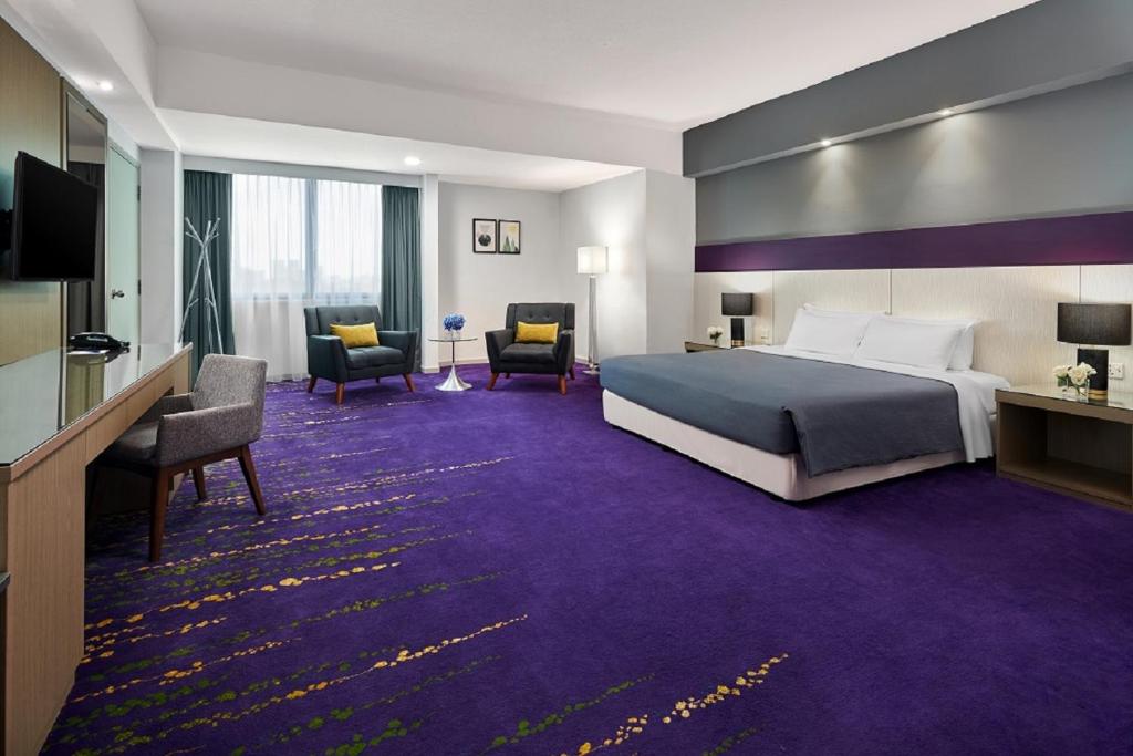 Двухместный (Представительский номер с кроватью размера «king-size») отеля RELC International Hotel, Сингапур (город)