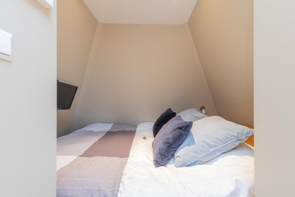 Двухместный (Улучшенный номер с кроватью размера «king-size») отеля ExLibris Boutique Hotel, Лейден