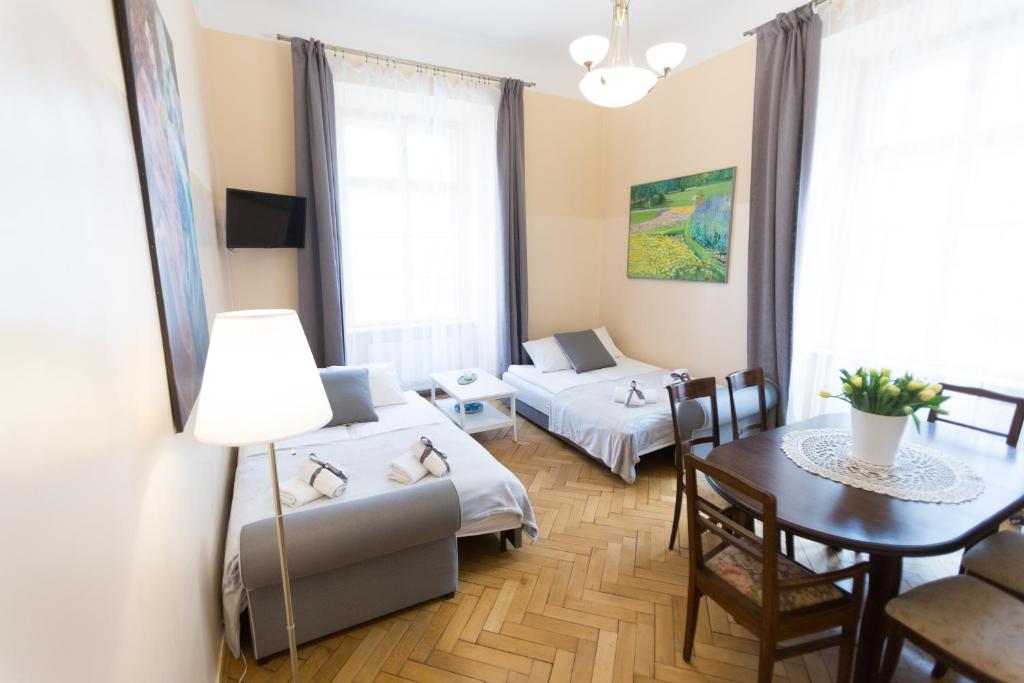 Апартаменты (Апартаменты с 2 спальнями - 3 этаж), Apartments Roman