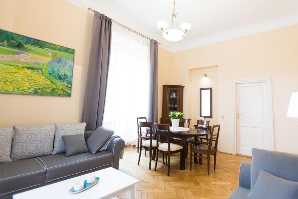 Апартаменты (Апартаменты с 2 спальнями - 3 этаж), Apartments Roman