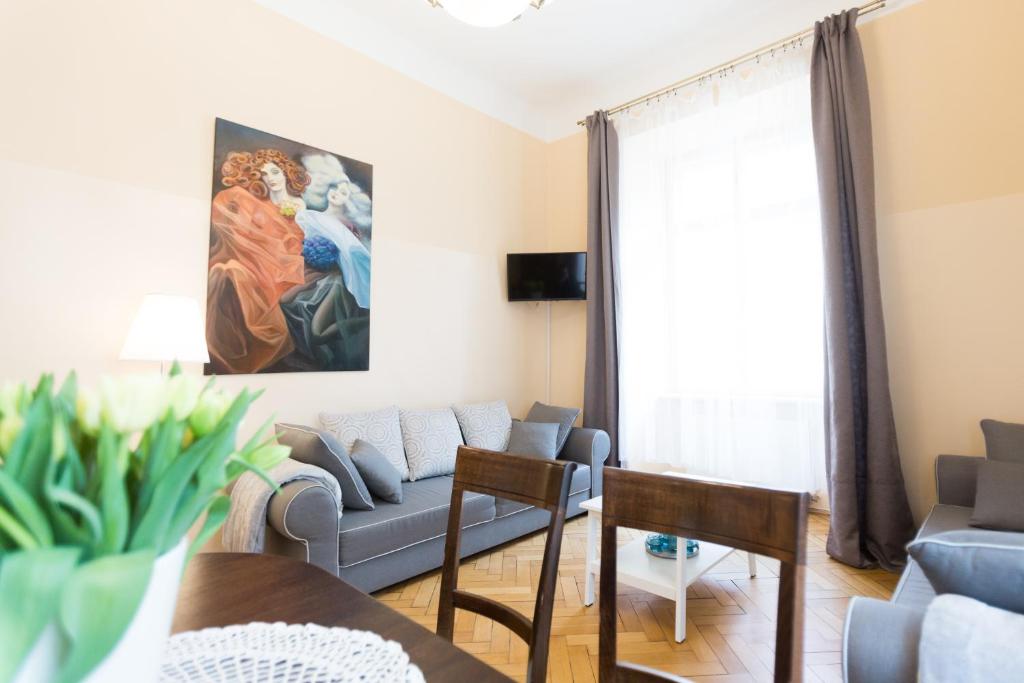 Апартаменты (Апартаменты с 2 спальнями - 3 этаж), Apartments Roman