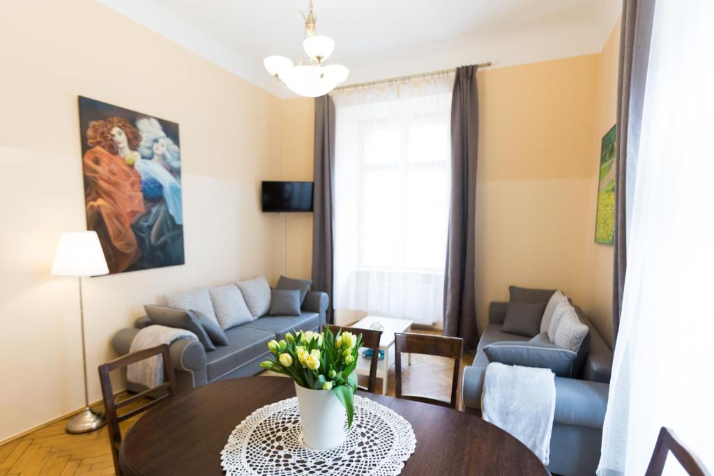 Апартаменты (Апартаменты с 2 спальнями - 3 этаж), Apartments Roman