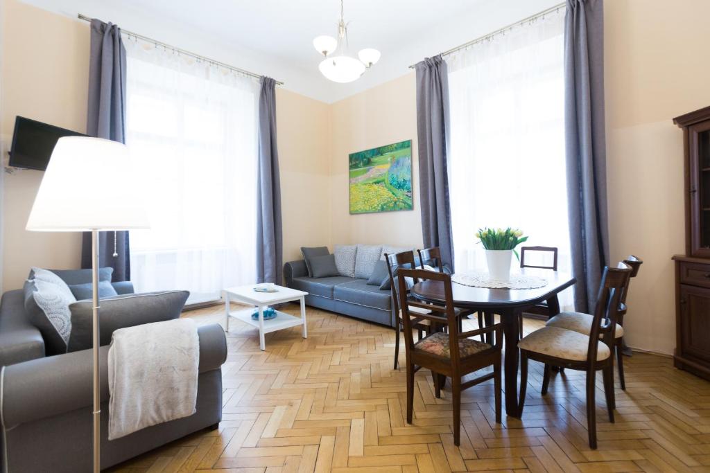 Апартаменты (Апартаменты с 2 спальнями - 3 этаж), Apartments Roman