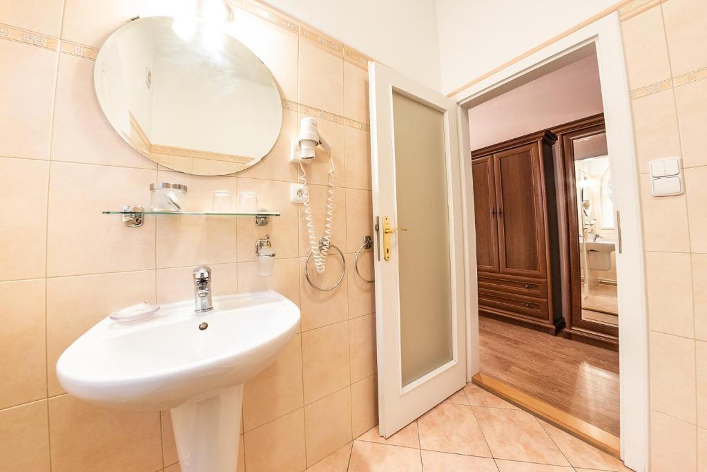 Двухместный (Стандартный двухместный номер с 1 кроватью и душем) гостевого дома Villa A. Malka, Подебрады