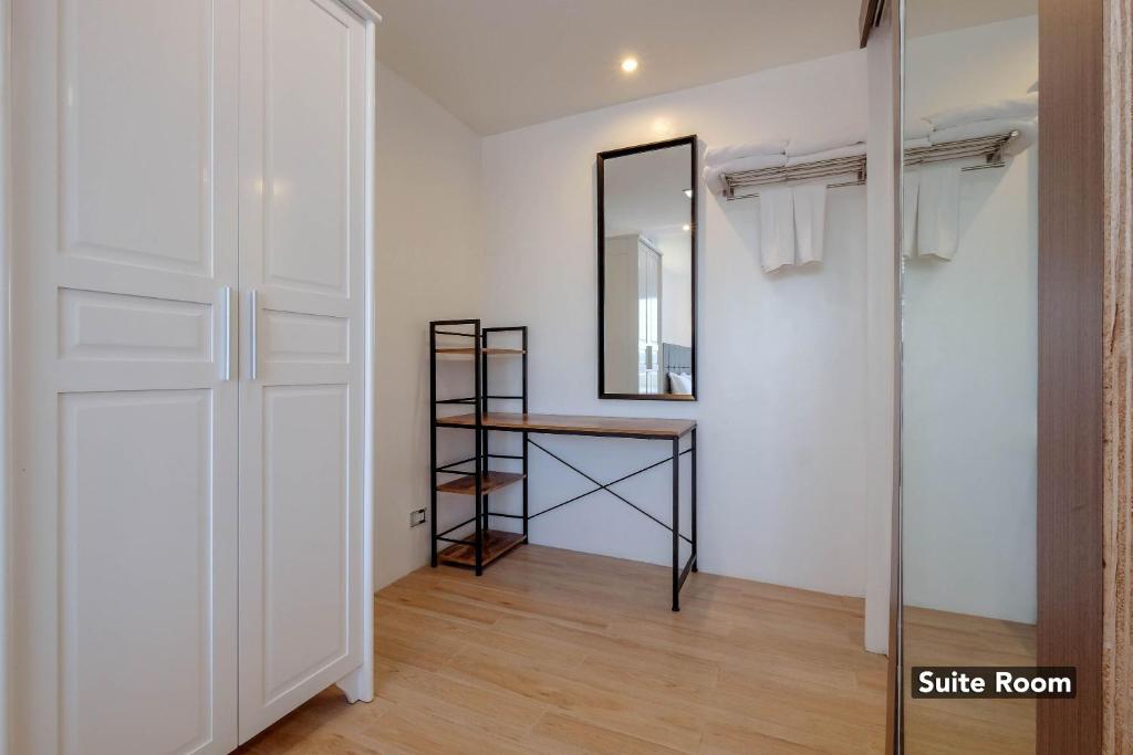 Сьюит (Люкс), Heroes Hotel