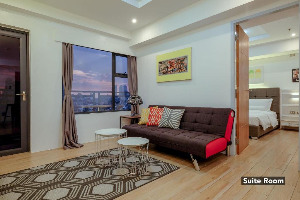 Сьюит (Люкс), Heroes Hotel