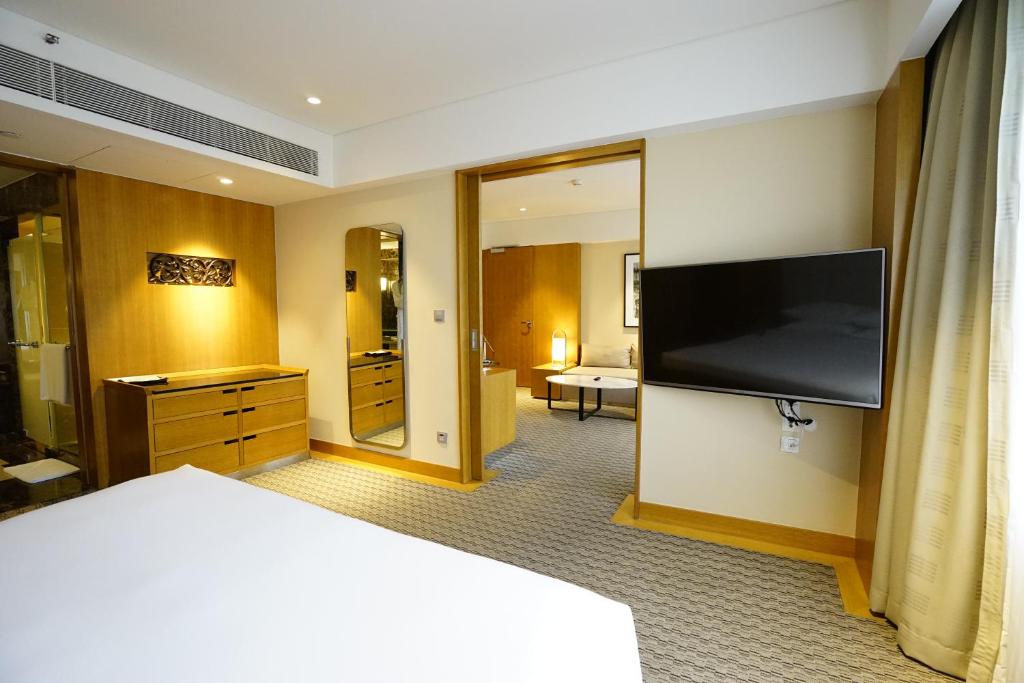 Трехместный (Номер Делюкс с кроватью размера «king-size») отеля Grand Hyatt Singapore, Сингапур (город)
