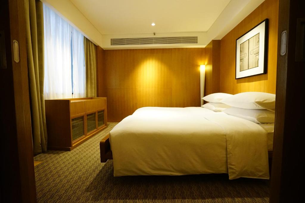 Трехместный (Номер Гранд Делюкс с 2 спальнями) отеля Grand Hyatt Singapore, Сингапур (город)