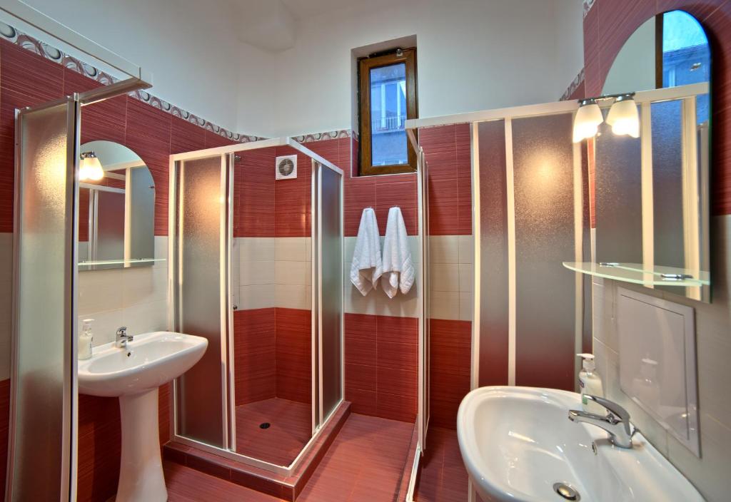 Одноместный (Бюджетный одноместный номер с общей ванной комнатой) хостела Guest House 32, София