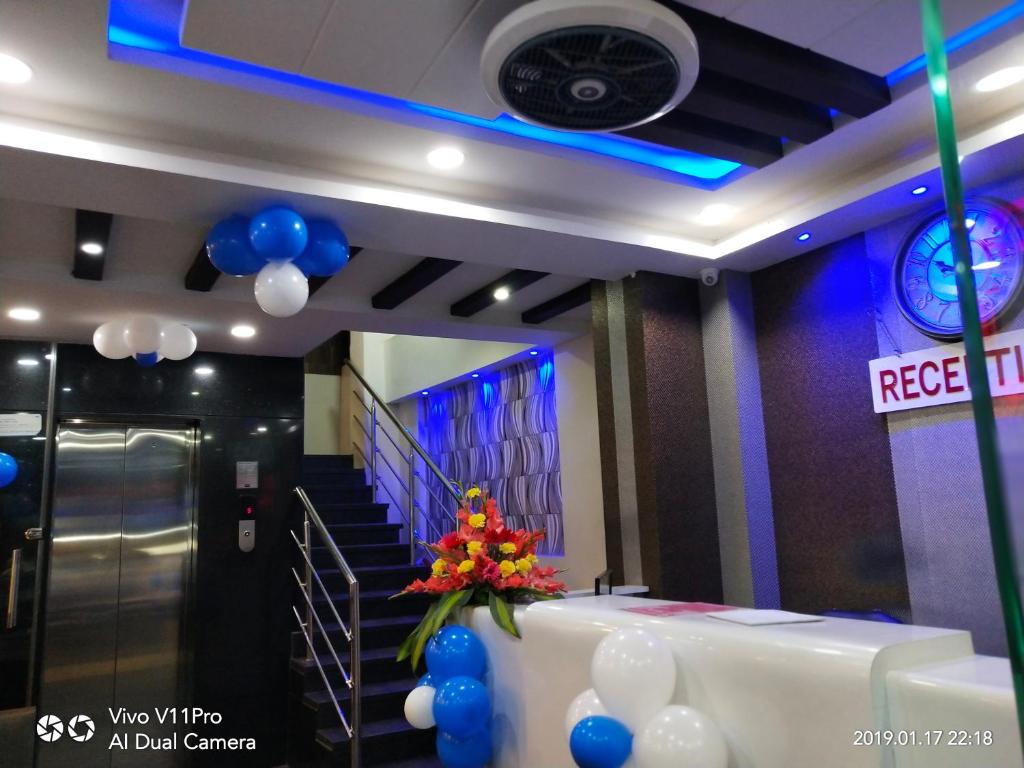 Семейный (Семейный номер Делюкс) отеля Hotel Grand Suites with parking, Бангалор