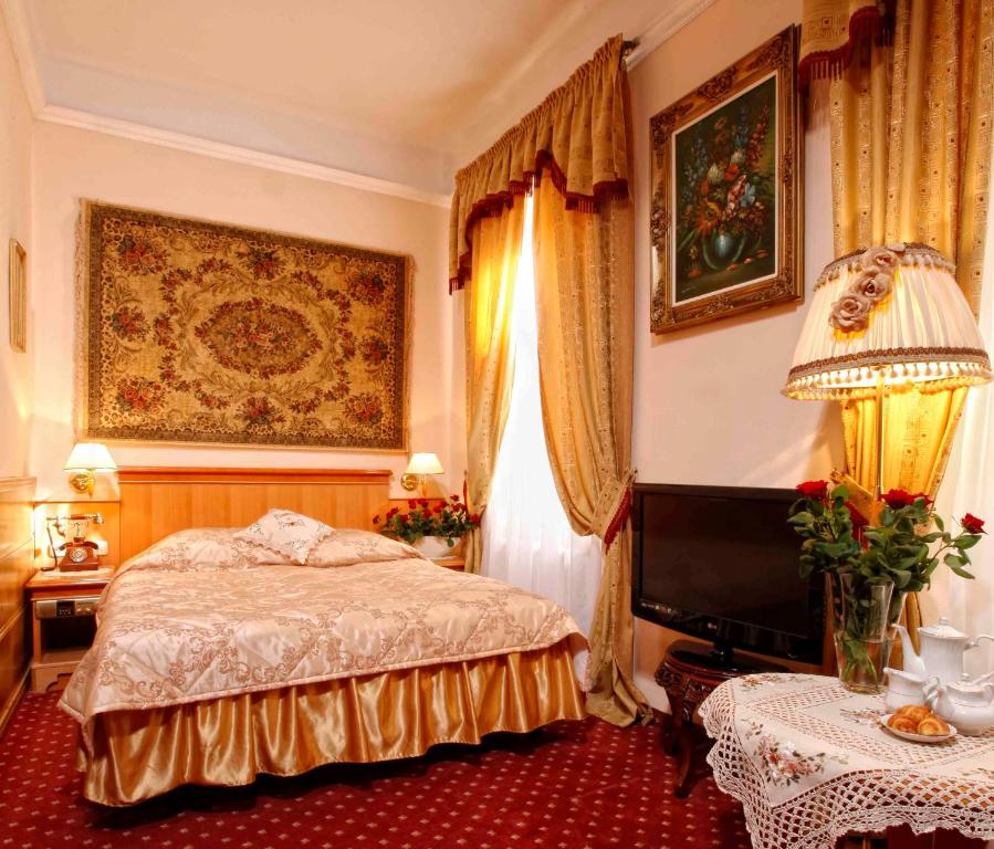 Двухместный (Небольшой двухместный номер с 1 кроватью) отеля Hotel Europejski, Краков
