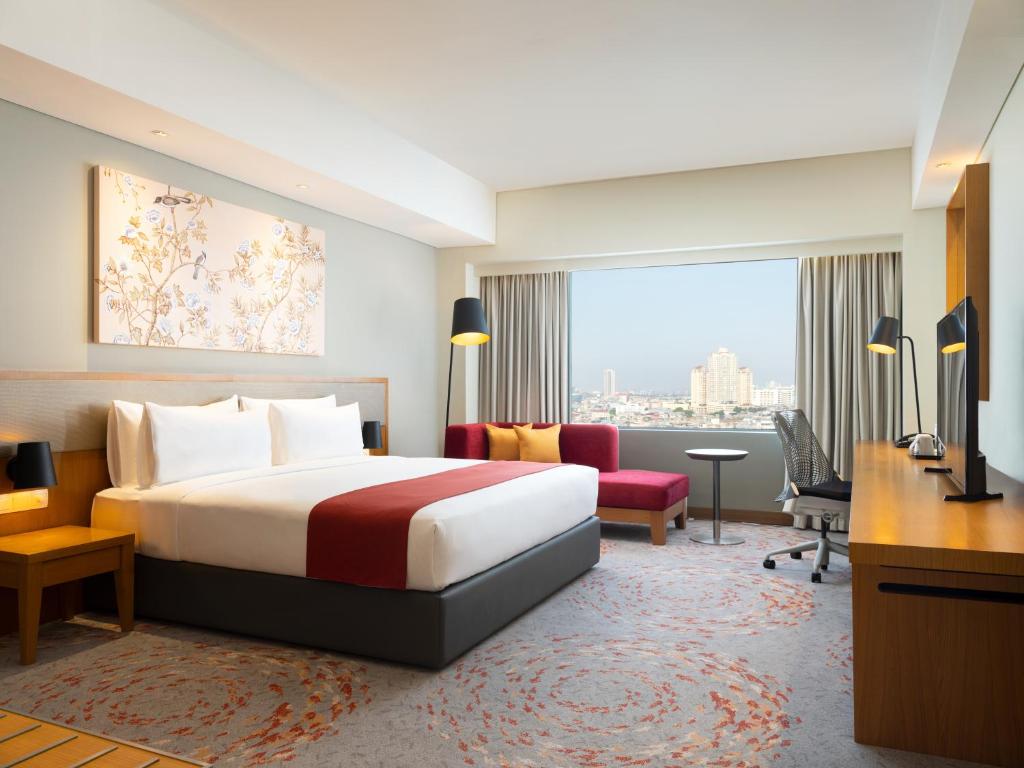 Двухместный (Стандартный номер с кроватью размера «king-size» – Для некурящих) отеля Holiday Inn & Suites Jakarta Gajah Mada, Джакарта
