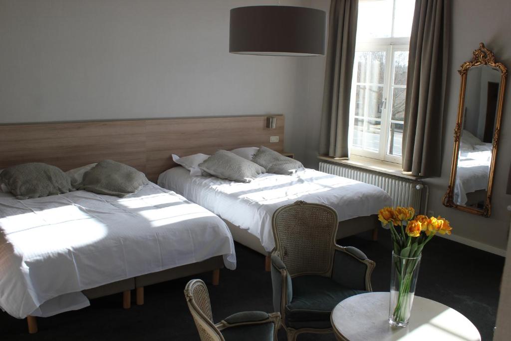 Четырехместный (Четырехместный номер) отеля Hotel Lodewijk Van Male, Брюгге